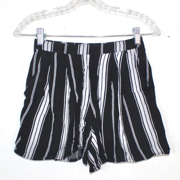 Hollister Black And White Striped Light Weight Culotte Shorts — Size XS - Picture 1 of 5